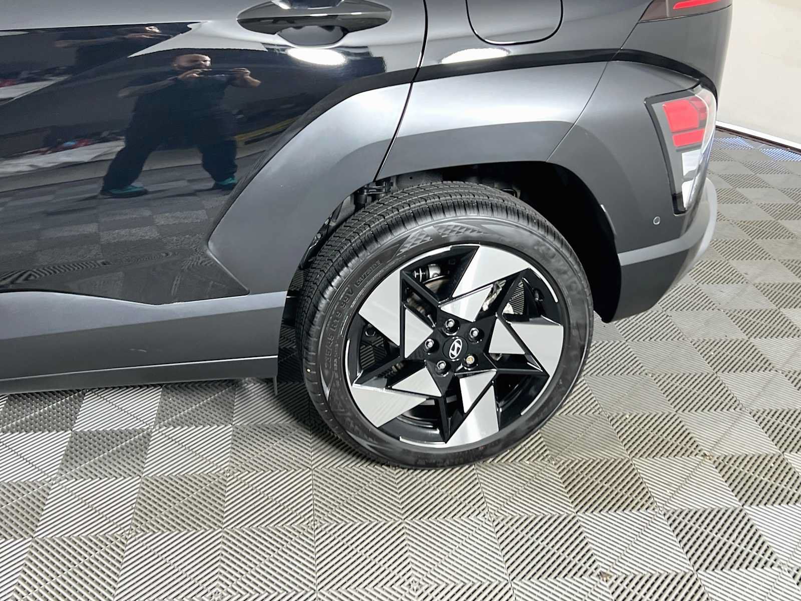 Certified 2024 Hyundai Kona Limited AWD/4WD image 32