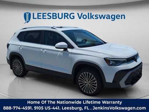 New 2026 Volkswagen Taos SE FWD image 1