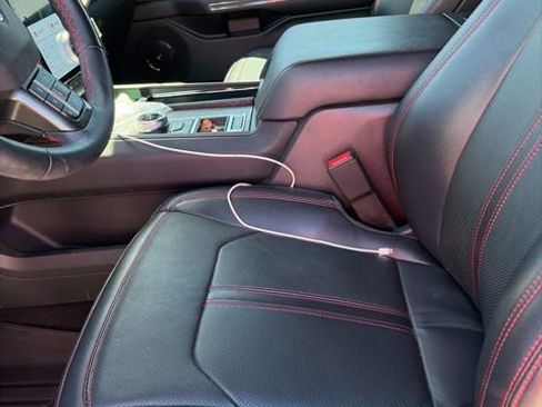 Used 2024 Ford Expedition Limited image 1