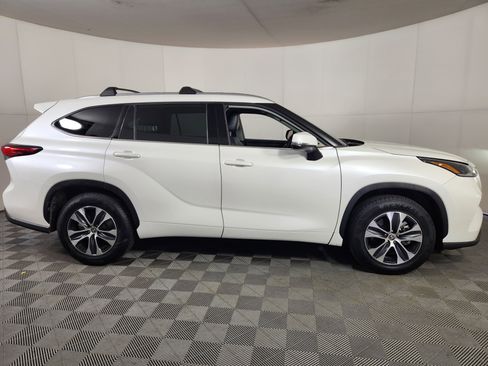 Used 2021 Toyota Highlander XLE image 8