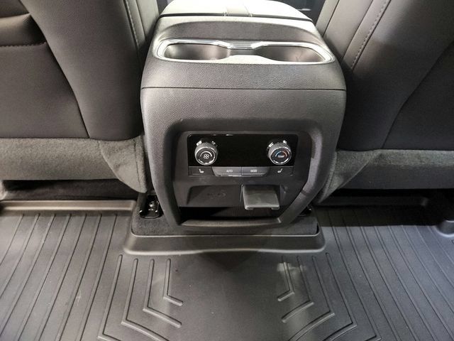 Used 2025 Chevrolet Traverse RS FWD image 27