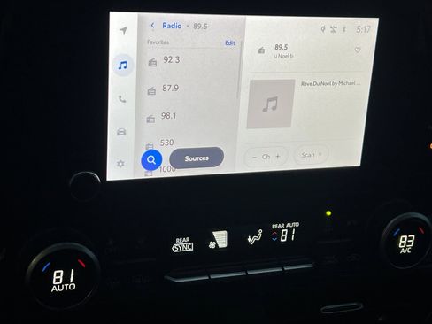 Used 2024 Toyota Highlander XLE image 16