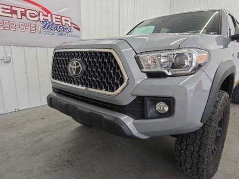 Used 2019 Toyota Tacoma TRD Off-Road image 4