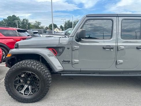 Used 2023 Jeep Gladiator Sport AWD/4WD image 6