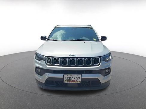 Used 2025 Jeep Compass Latitude AWD/4WD image 5
