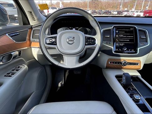 Used 2022 Volvo XC90 T8 Inscription Expression image 5