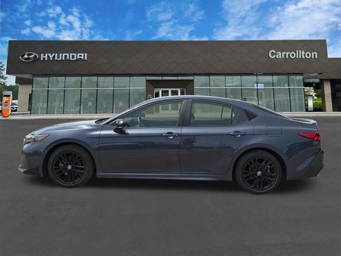 Used 2026 Toyota Camry SE FWD image 8