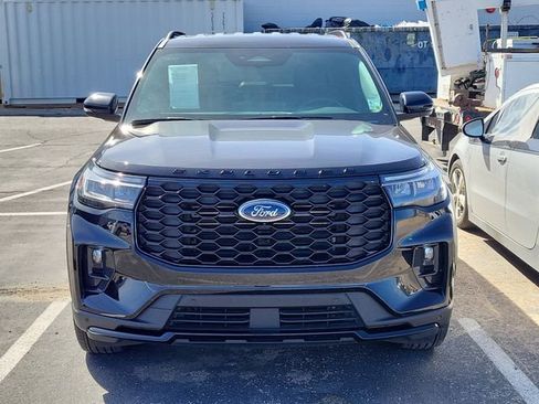 Used 2025 Ford Explorer ST-Line image 2