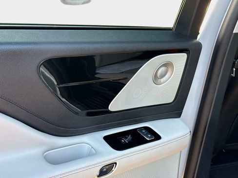 Used 2025 Lincoln Aviator Reserve w/ Luxury Package RWD image 11