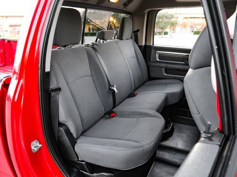 Used 2016 RAM 3500 SLT w/ Cold Weather Group image 32