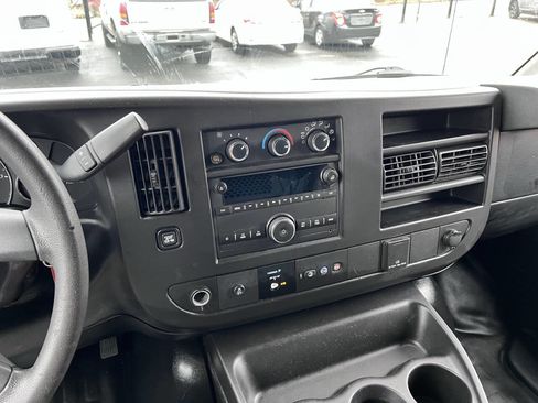 Used 2018 GMC Savana 2500 Extended image 15