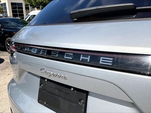 Used 2023 Porsche Cayenne AWD/4WD image 31