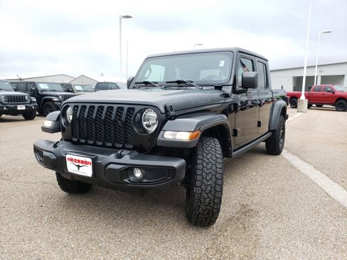Used 2021 Jeep Gladiator Sport image 4