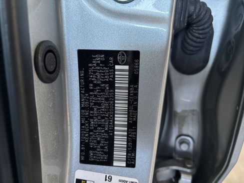 Used 2025 Toyota Camry LE image 28