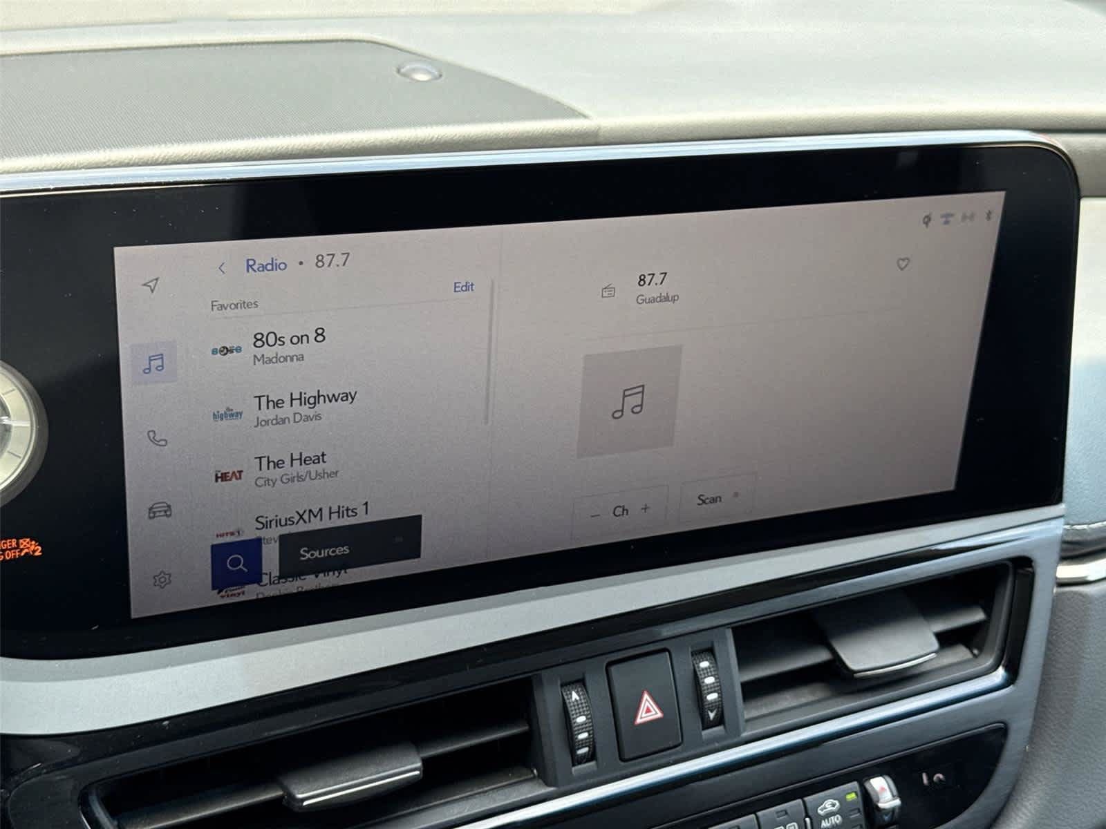 Used 2025 Lexus ES 300h w/ Accessory Package (Z1) FWD image 17