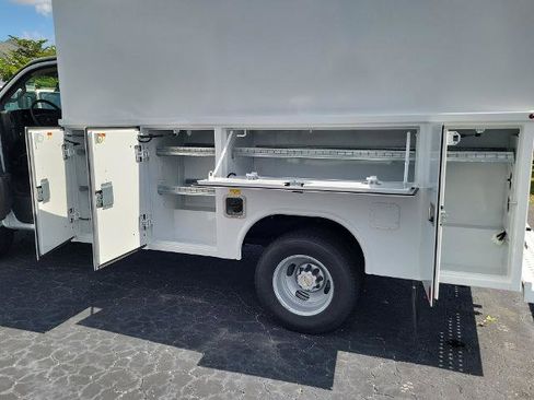 New 2025 Chevrolet Express 3500 w/ Power Convenience Package image 7