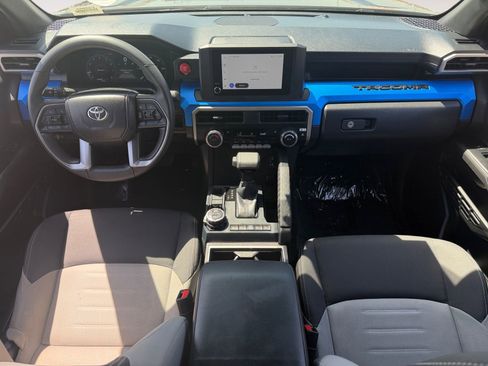 Certified 2025 Toyota Tacoma TRD Off-Road image 10