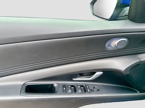 Used 2024 Hyundai Elantra Limited FWD image 9