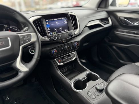 Used 2023 GMC Terrain SLT image 22