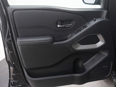 Used 2023 Nissan Frontier SV w/ SV Premium Package image 21