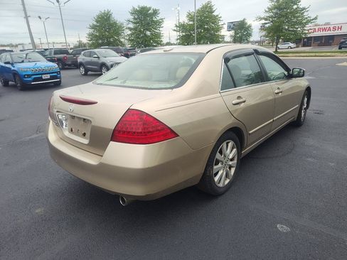 Used 2005 Honda Accord EX image 10