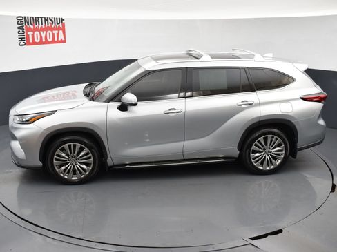 Used 2022 Toyota Highlander Platinum AWD/4WD image 30