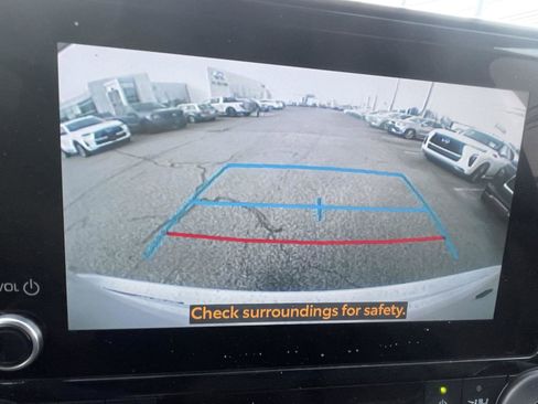 Used 2023 Toyota Highlander XLE image 14