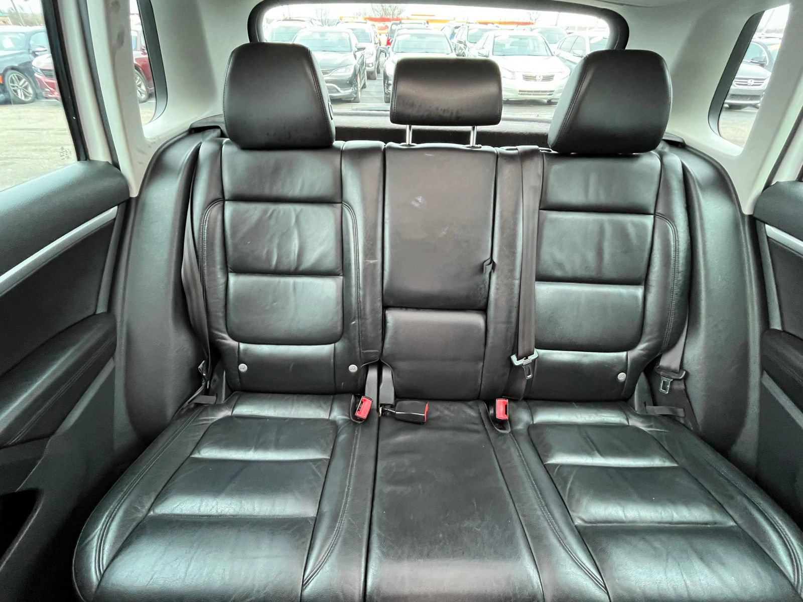 Used 2013 Volkswagen Tiguan SEL FWD image 34