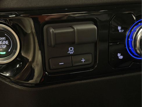 Used 2026 GMC Sierra 1500 SLT AWD/4WD image 17