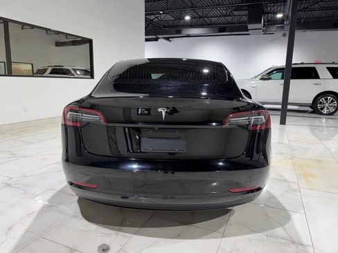 Used 2019 Tesla Model 3 Standard Range image 9
