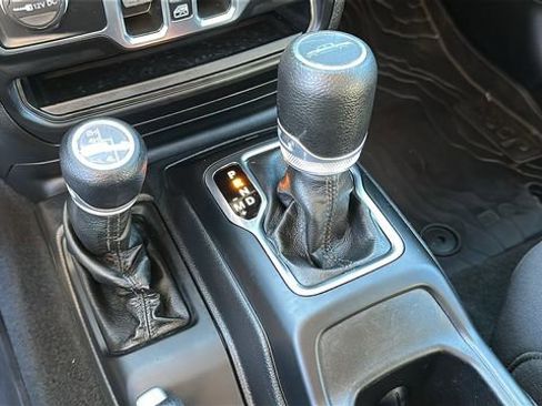 Used 2022 Jeep Gladiator Willys image 17