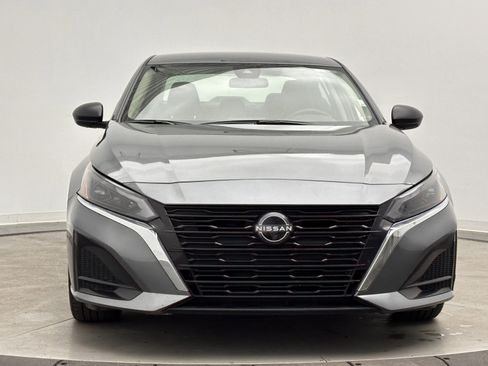 Used 2024 Nissan Altima 2.5 SV image 2