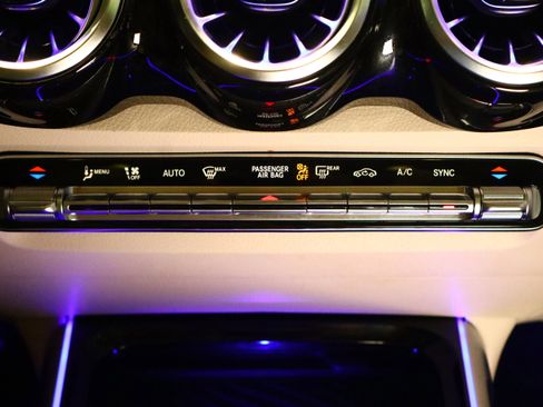 Used 2022 Mercedes-Benz GLB 250 image 24