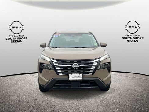 Used 2025 Nissan Rogue SV image 2