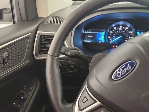 Used 2022 Ford Edge SEL image 18