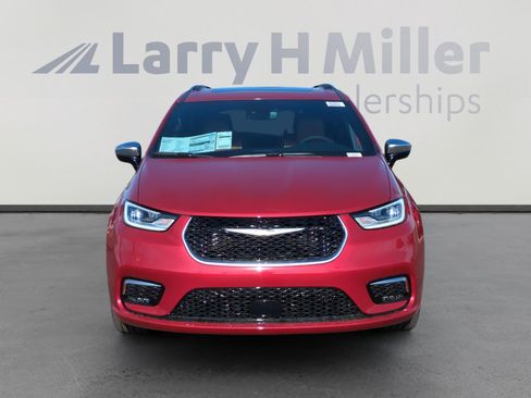 New 2026 Chrysler Pacifica Pinnacle image 8