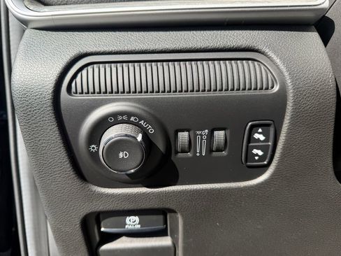 Used 2022 Jeep Wagoneer Series III w/ Premium Group I image 17