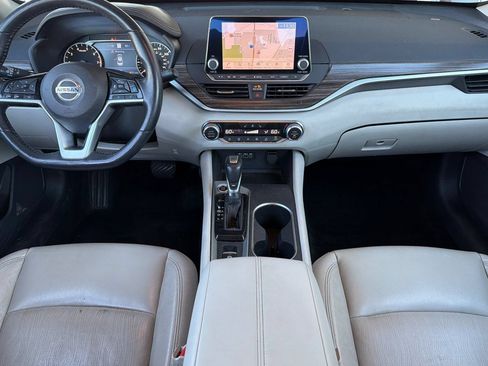 Used 2019 Nissan Altima 2.5 Platinum FWD image 12
