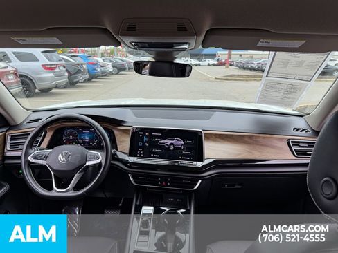 Used 2025 Volkswagen Atlas SE image 28