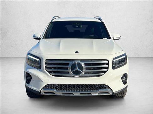 Used 2024 Mercedes-Benz GLB 250 4MATIC image 2