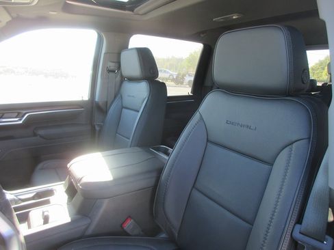 New 2026 GMC Sierra 2500 Denali w/ Denali Reserve Package image 15