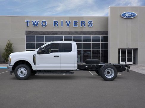 New 2025 Ford F350 XL w/ XL Chrome Package image 3