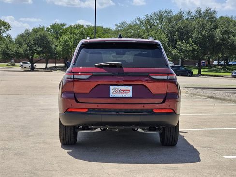 New 2025 Jeep Grand Cherokee Altitude image 5