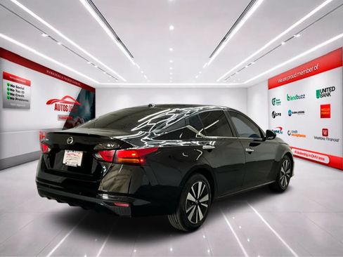 Used 2022 Nissan Altima 2.5 SV FWD image 7