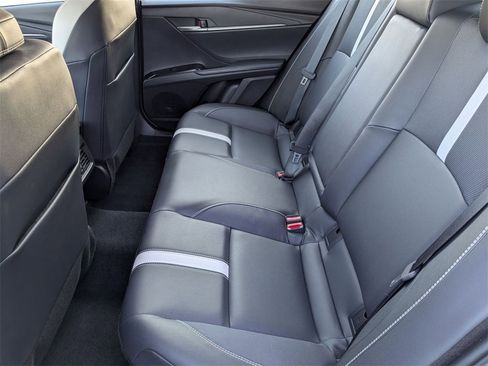 Used 2025 Toyota Camry SE image 28