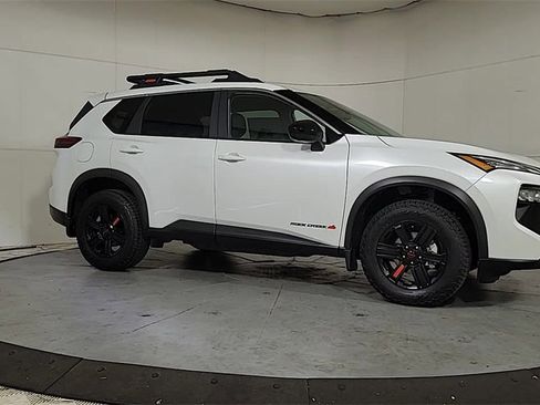 Used 2025 Nissan Rogue SV image 9