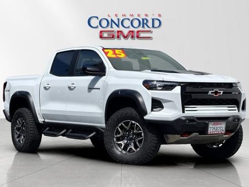 Used 2025 Chevrolet Colorado ZR2 w/ Technology Package AWD/4WD image 2