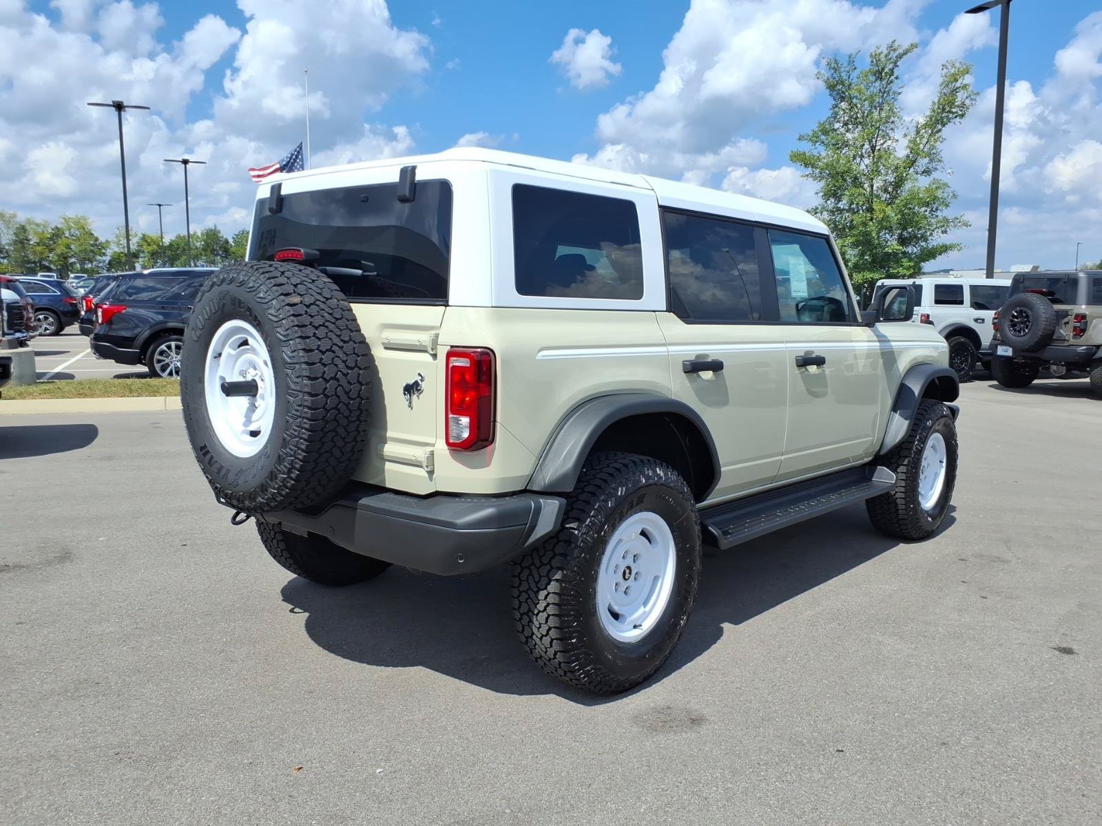 New 2026 Ford Bronco Heritage Edition AWD/4WD image 3
