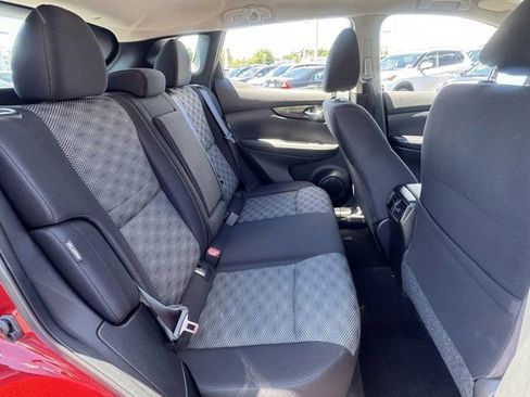 Used 2022 Nissan Rogue Sport SV AWD/4WD image 17