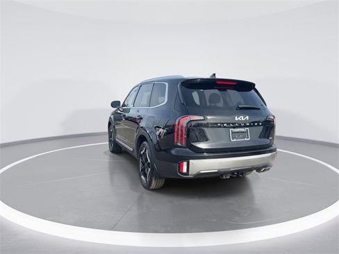 Used 2025 Kia Telluride EX w/ EX Captain's Chair Package image 6